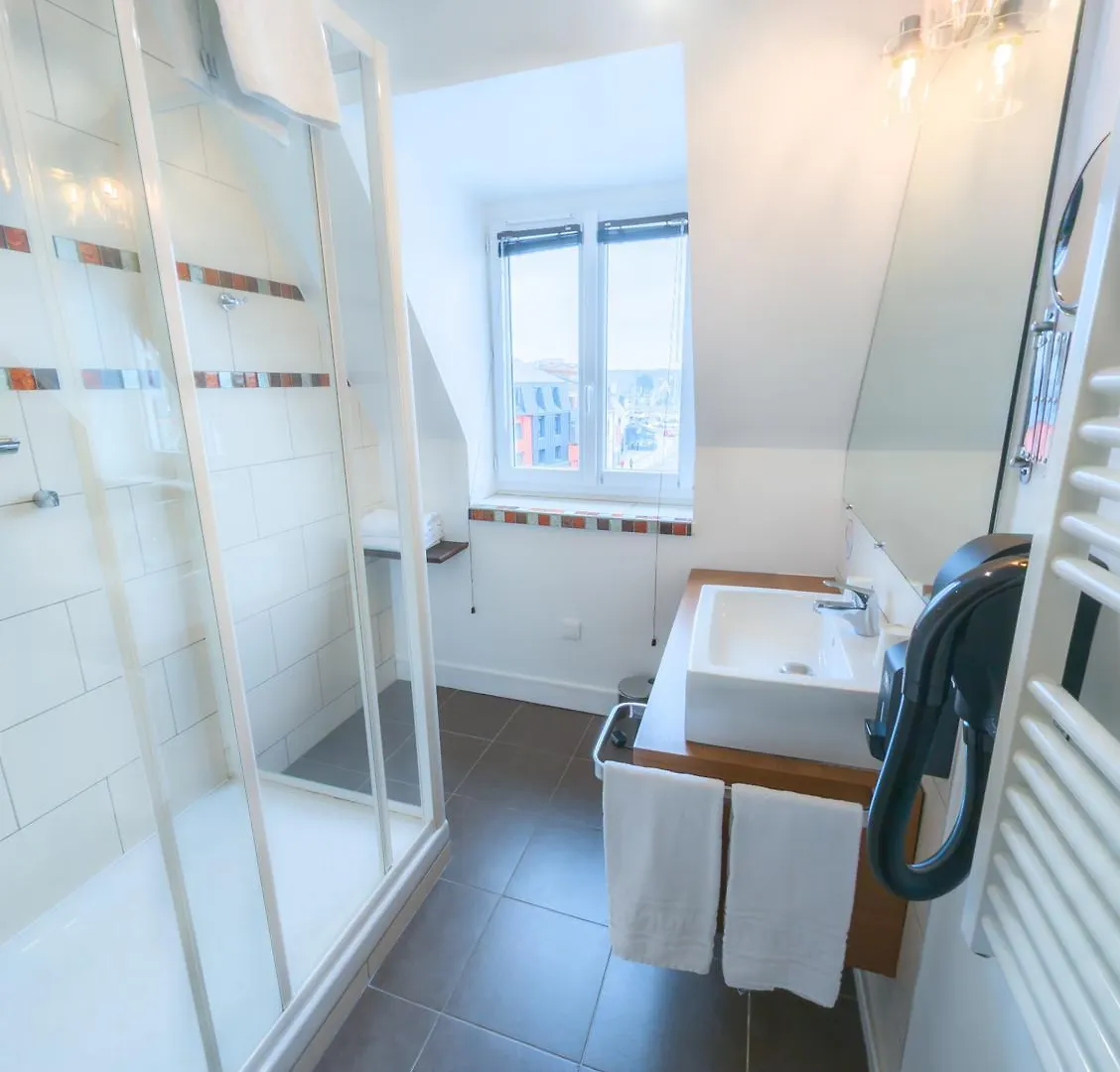 Hotel Le Goelo - Port De Paimpol 2*,